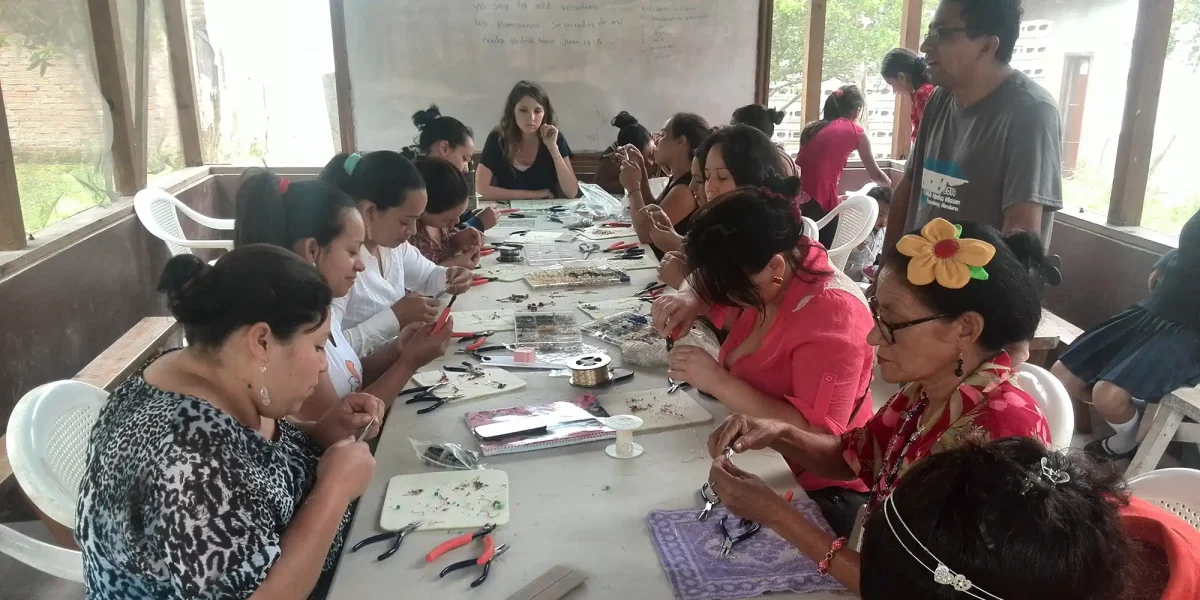 women learning jewelry making