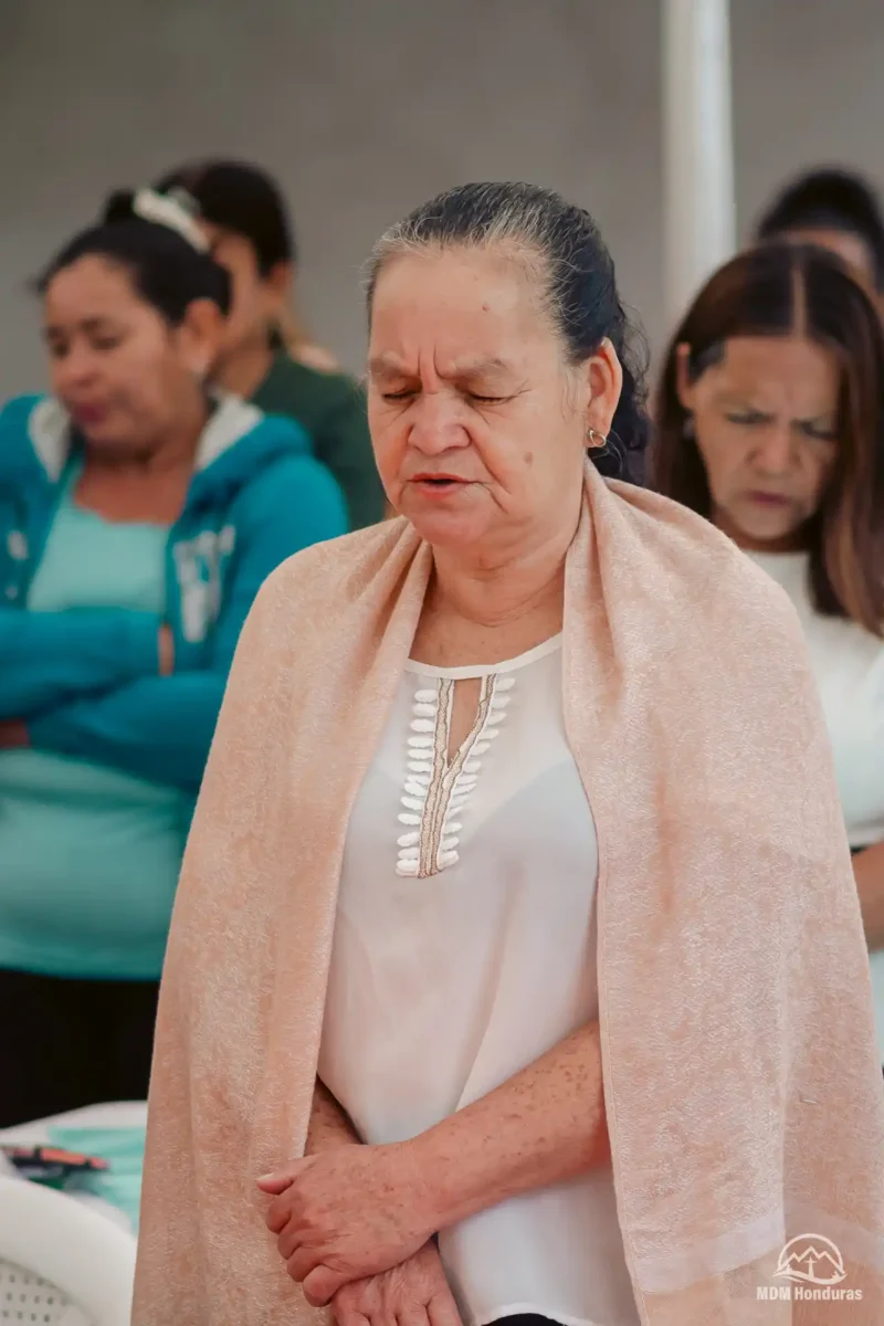 woman at conference praying