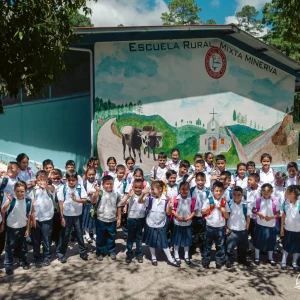 Students in front of Recizapa School